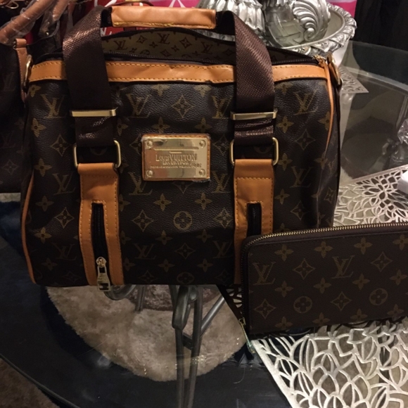 Louis Vuitton Purses - Picture 2 of 4